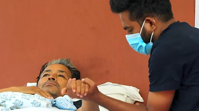 La policía traslada a un activista indio en ayuno al hospital en contra de su voluntad