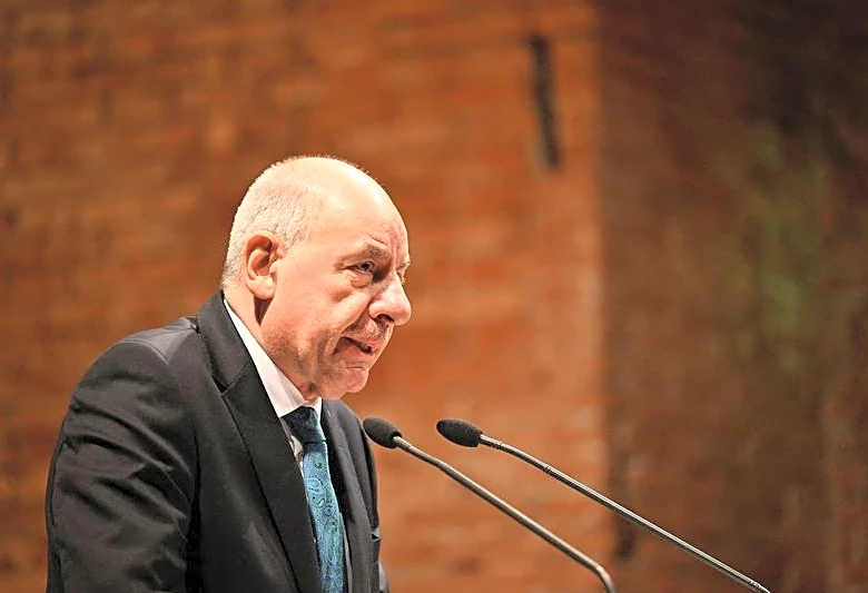 El presidente de Hungría firma una modificación legislativa que pone fin a su mandato