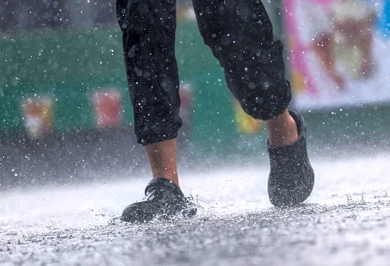 Sur de China se prepara para más lluvias; sigue búsqueda tras deslizamiento de tierra en Chongqing