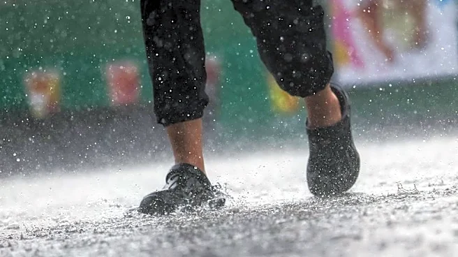 Sur de China se prepara para más lluvias; sigue búsqueda tras deslizamiento de tierra en Chongqing