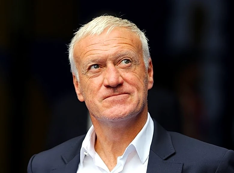 Deschamps dice que ambiente "asfixiante" le llevó a decisión de dimitir como seleccionador de Francia