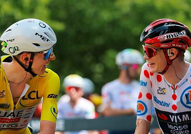 Líderes del Tour de Francia, Pogacar y Vingegaard, somnolientos tras controles antidopaje de madrugada