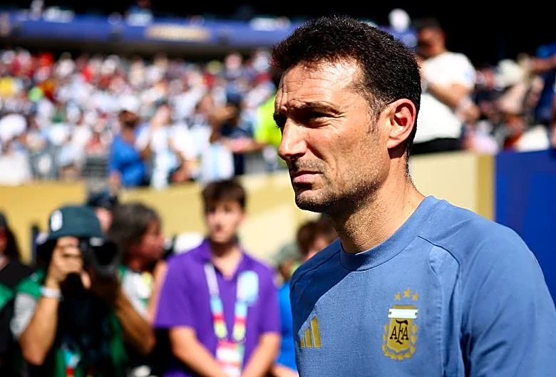Duele no haber podido competir hoy en lo futbolístico, dice DT argentino tras derrota ante España