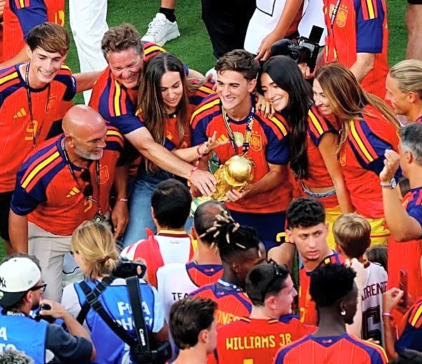 La devoción de España por el balón le brinda la gloria del Mundial