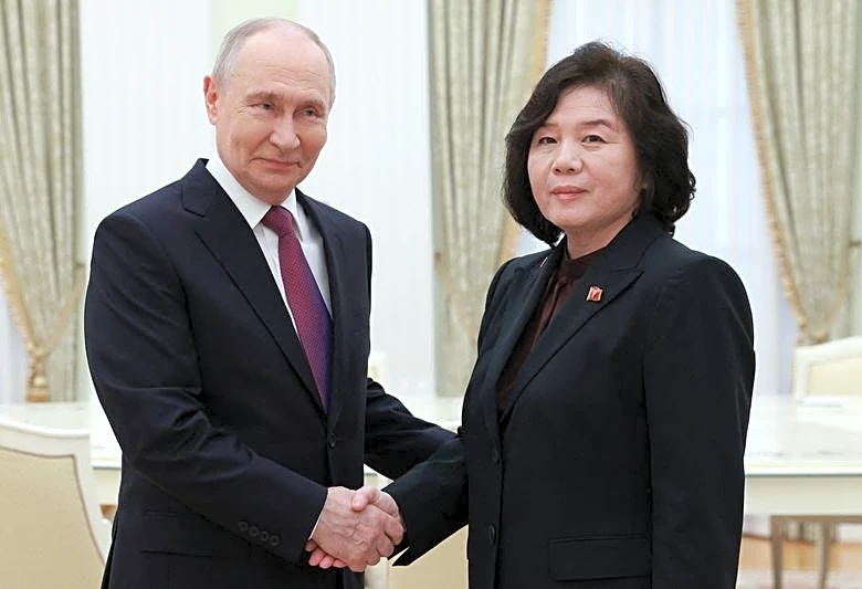 Putin se reúne en el Kremlin con la máxima representante diplomática de Corea del Norte