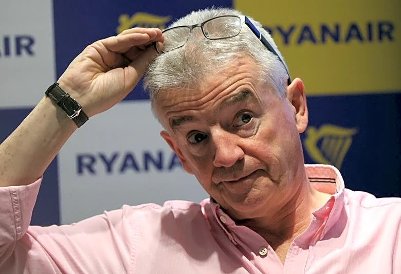 El incidente con una ventanilla de un vuelo de Ryanair se debió a un objeto extraño, según su CEO