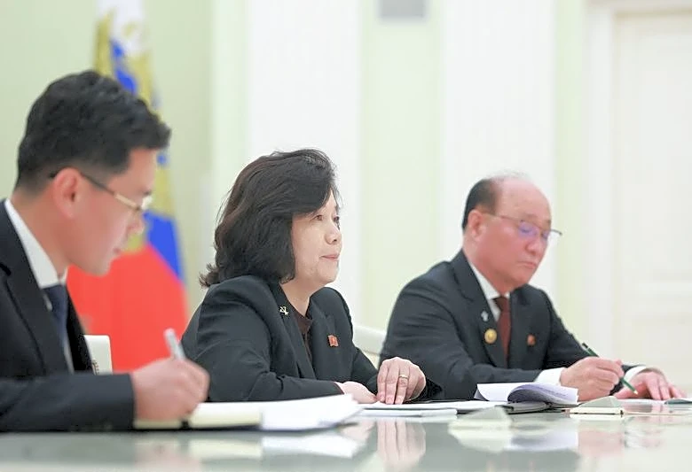 Los ministros de Exteriores de Corea del Norte y Rusia mantienen conversaciones estratégicas en Moscú