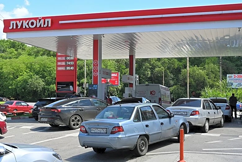 El mercado ruso de combustibles se ha estabilizado, aunque la situación sigue difícil, según Novak