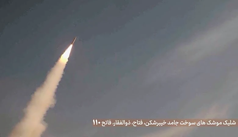 Las fuerzas iraníes atacan Baréin y Kuwait tras bombardeos estadounidenses