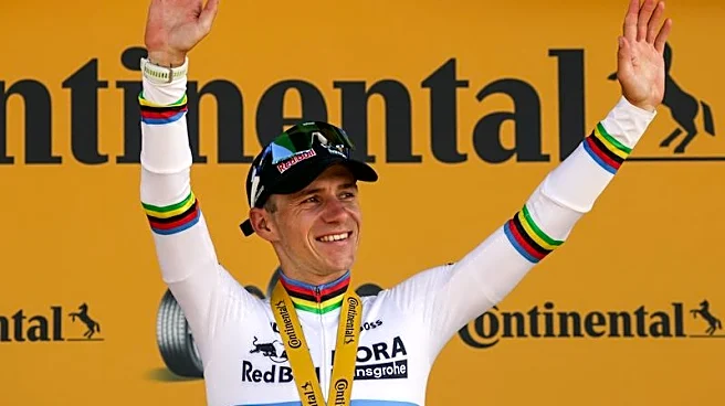 Evenepoel reconoce que su victoria tiene sabor "agridulce" tras caída de su compañero Lipowitz