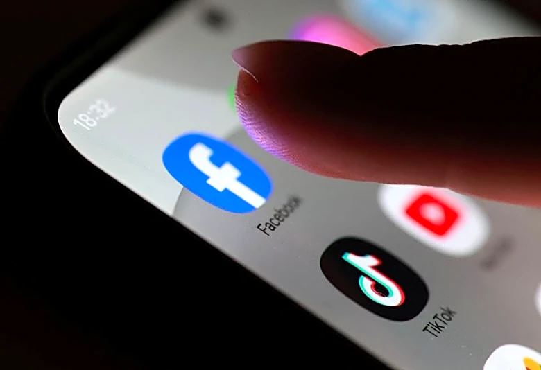 Parlamento francés respalda prohibición de uso de redes sociales para menores de 15 años