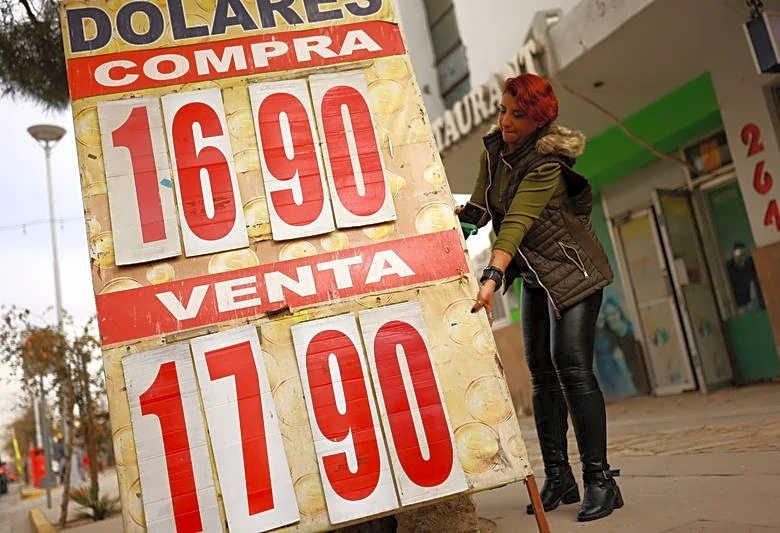 Monedas de América Latina suben en medio de leve alza del dólar y mercados atentos a Oriente Medio