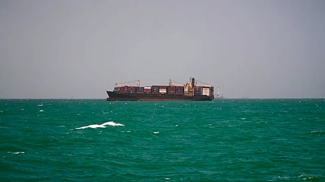 Cada vez más barcos cambian de rumbo en el mar Rojo tras amenazas de los hutíes, muestran datos