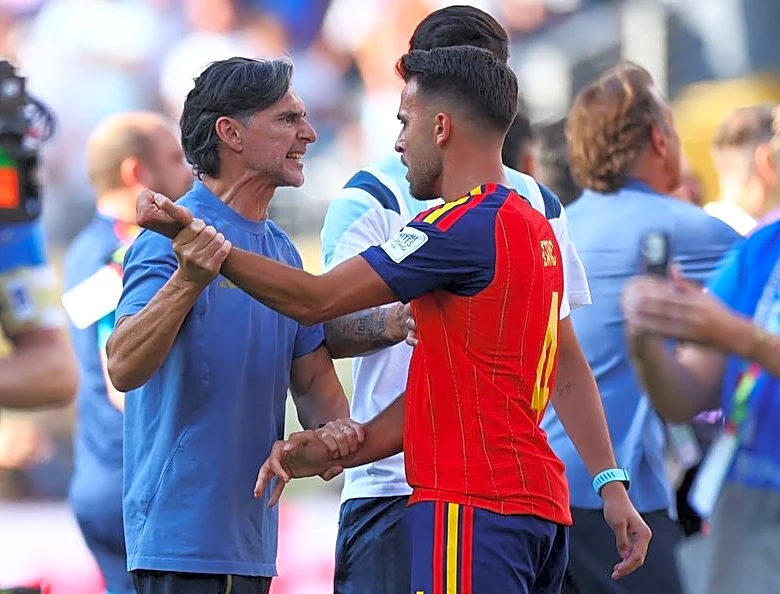 "Ratón" Ayala pide disculpas por incidente con Dani Olmo tras la final del Mundial