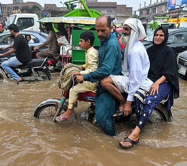 Las fuertes lluvias y las inundaciones se cobran 82 vidas en India, Pakistán y Afganistán