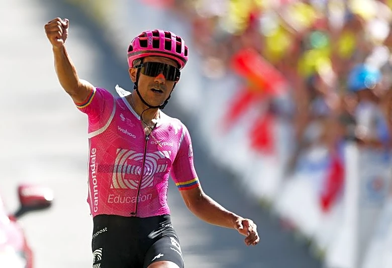 Ecuatoriano Carapaz se lleva la victoria en solitario en la 18ª etapa del Tour de Francia