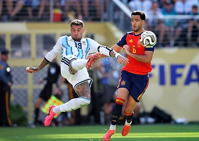 Defensa argentino Otamendi se retira de la selección