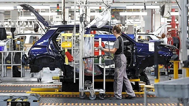 La actividad empresarial de la eurozona vuelve a crecer por primera vez en cuatro meses, según el PMI