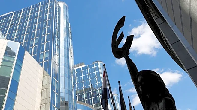 Responsables del BCE advierten de los riesgos de inflación y no descartan otra subida de tasas