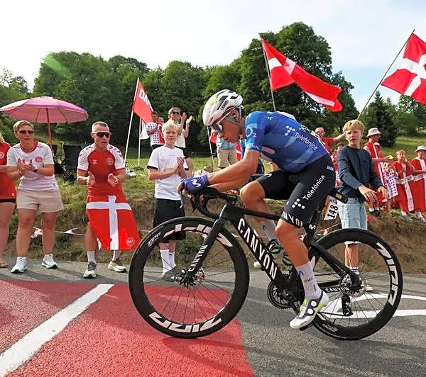 Rubio, del equipo Movistar, se retira del Tour de Francia tras una caída en Alpe d'Huez