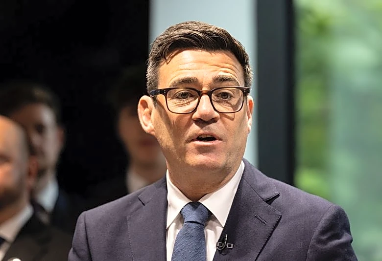 Burnham, primer ministro británico, recibe a Zelenski como su primer invitado internacional