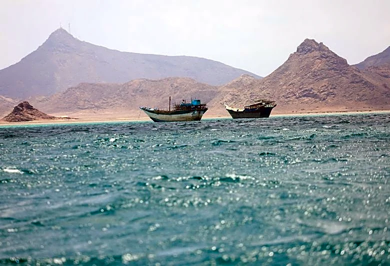 El tráfico marítimo en el mar Rojo disminuye tras ataques hutíes contra Arabia Saudita, según datos