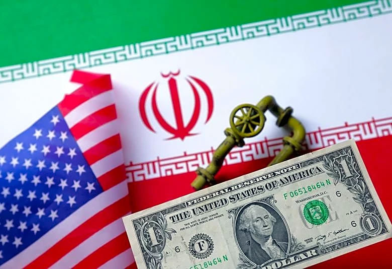 Dólar retrocede ante caída precio del petróleo luego de tregua en conflicto de Oriente Medio