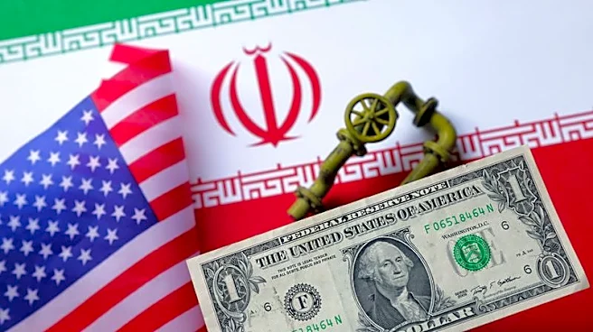 Dólar retrocede ante caída precio del petróleo luego de tregua en conflicto de Oriente Medio