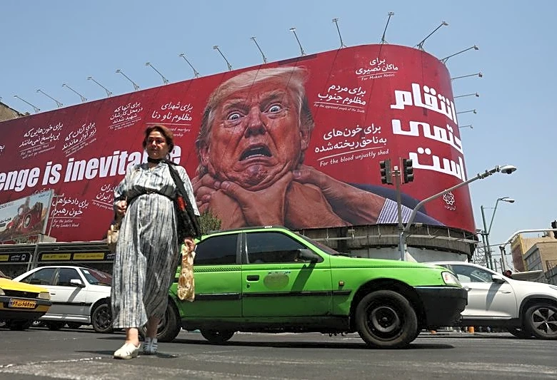 Trump dice que hay "buenas conversaciones" con Irán; drones atacan países del Golfo