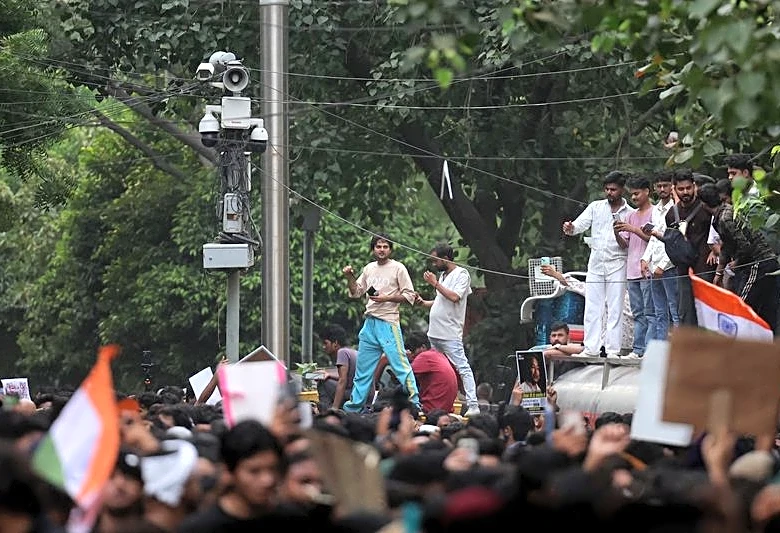 Activistas indios critican el uso de la IA en la vigilancia durante las protestas estudiantiles