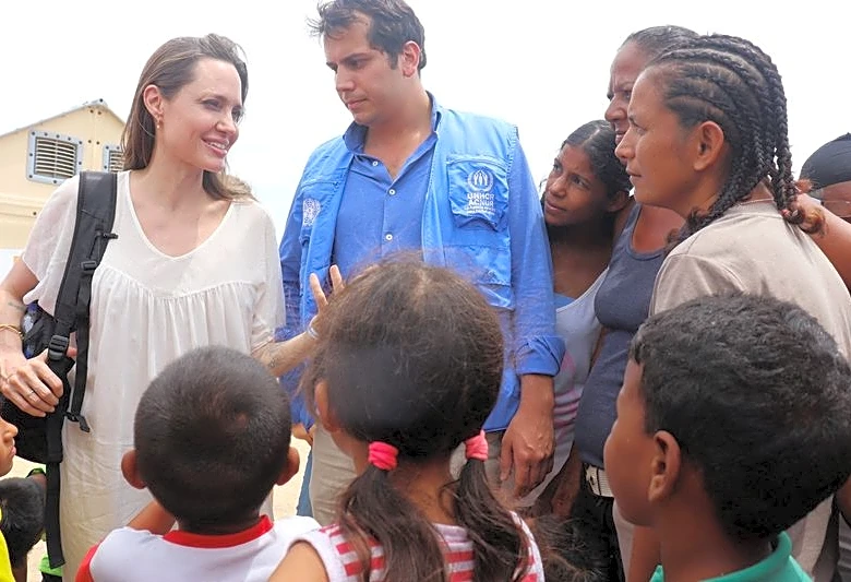 Angelina Jolie y otras figuras hacen un llamado a favor de la Convención de la ONU para los refugiados