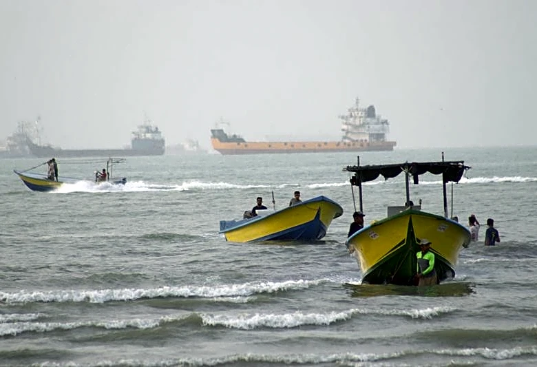 Omán presenta a Irán plan apoyado por países del golfo Pérsico para pago voluntario en Ormuz