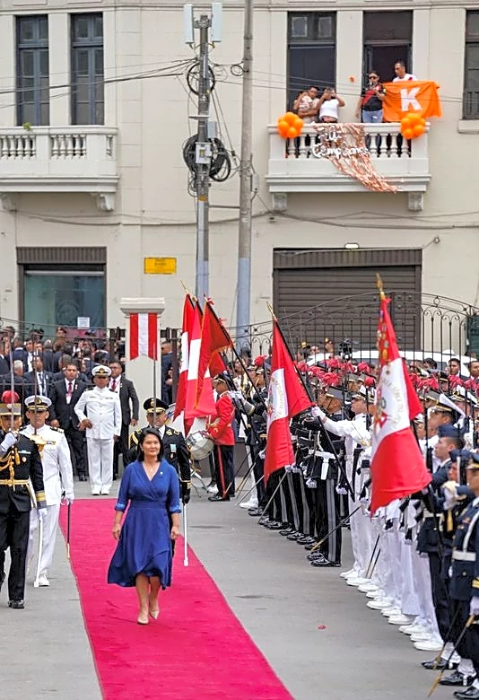 Keiko Fujimori jura como nueva presidenta de Perú