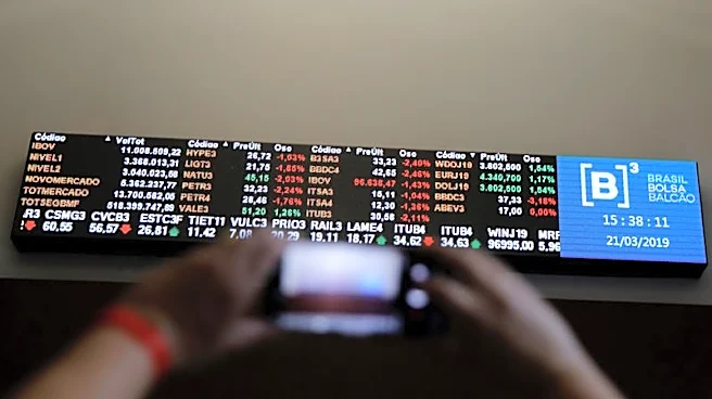Monedas y bolsas A.Latina cotizan dispares, con ojo en Fed y Oriente Medio