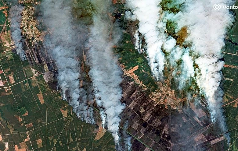Detienen a dos sospechosos de provocar incendios mientras sigue la lucha contra el fuego en Francia