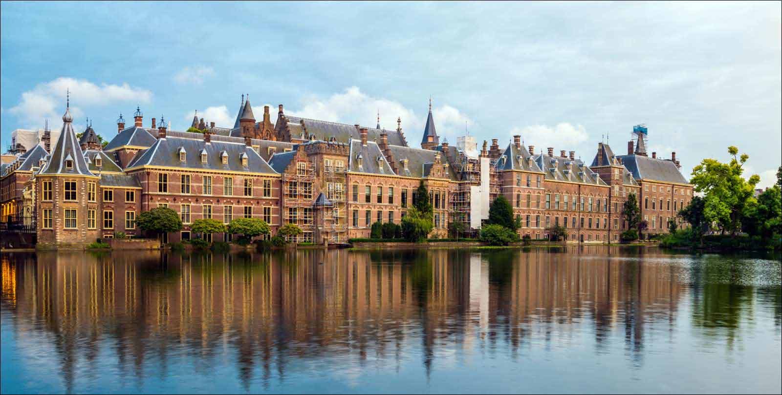 Neck-and-neck finish in Dutch election as Wilders' far-right party and D66 tie