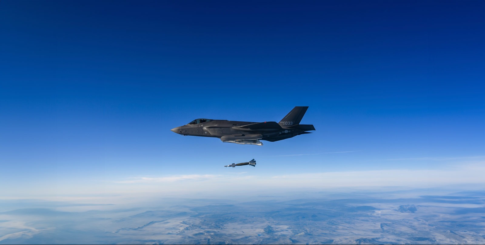 US military flies 2 fighter jets over the Gulf of Venezuela as scrutiny grows