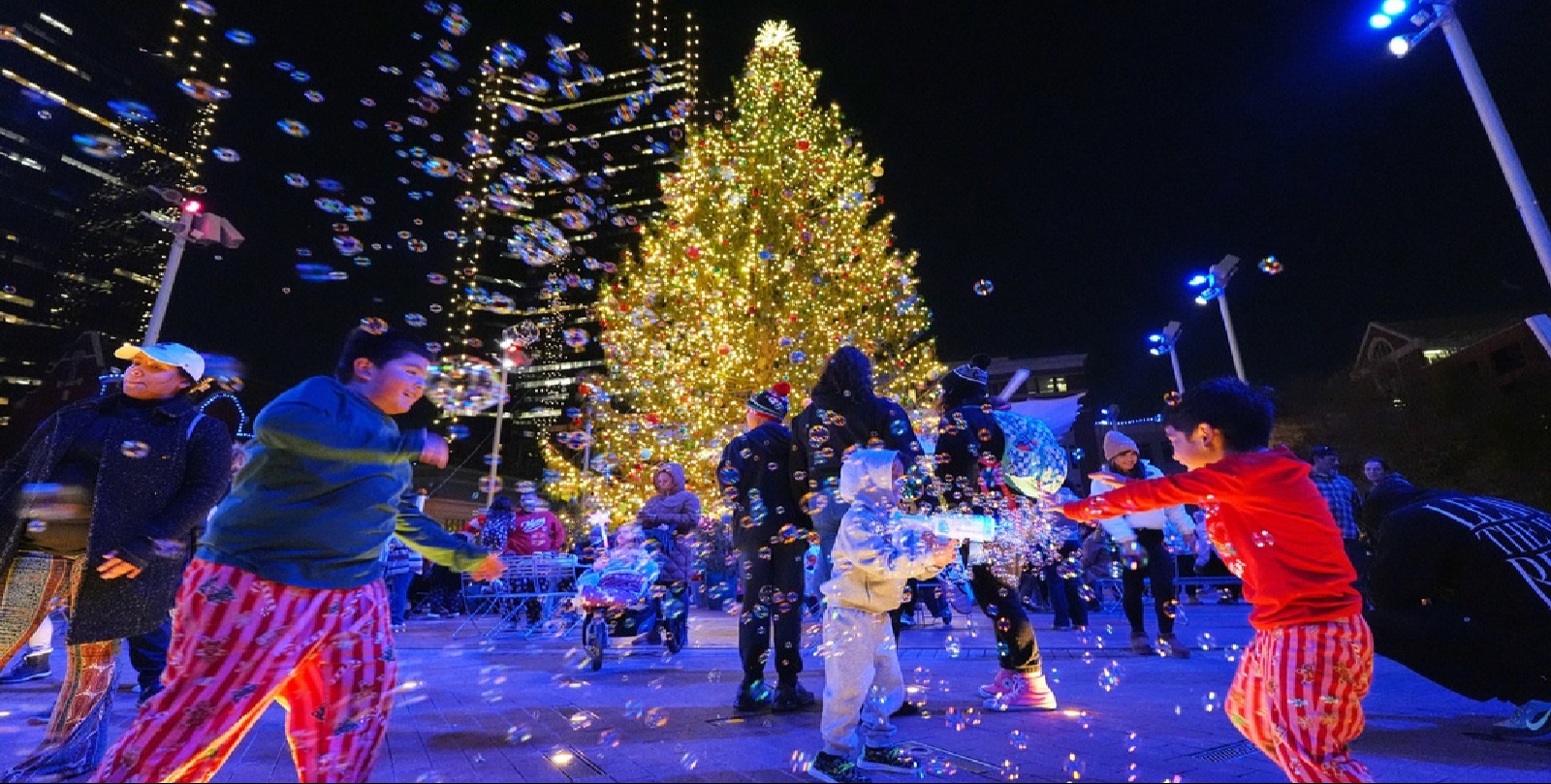 VIDEO | Holiday displays across the U.S.