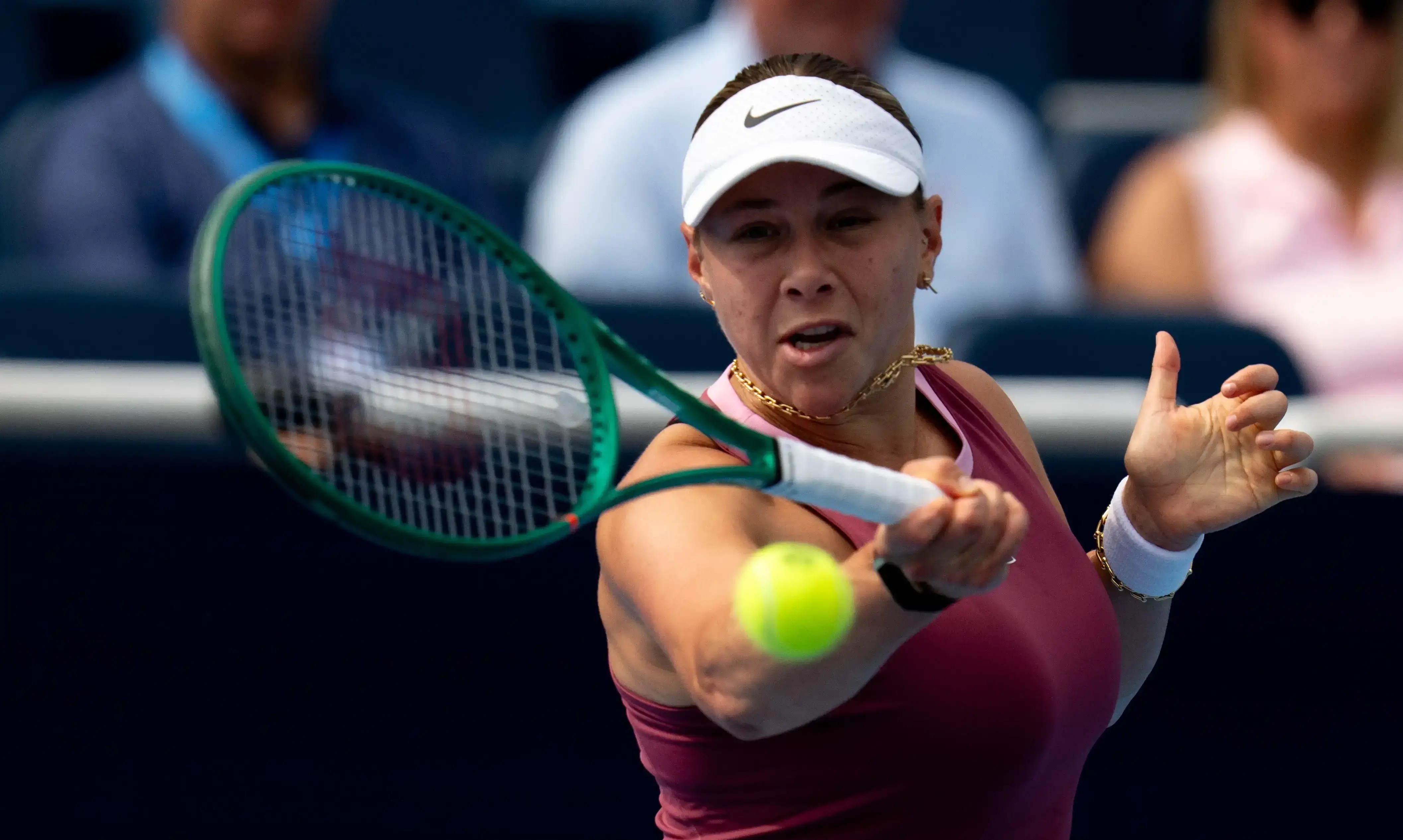 Tennis Channel analysts debate what Amanda Anisimova drank vs Eala