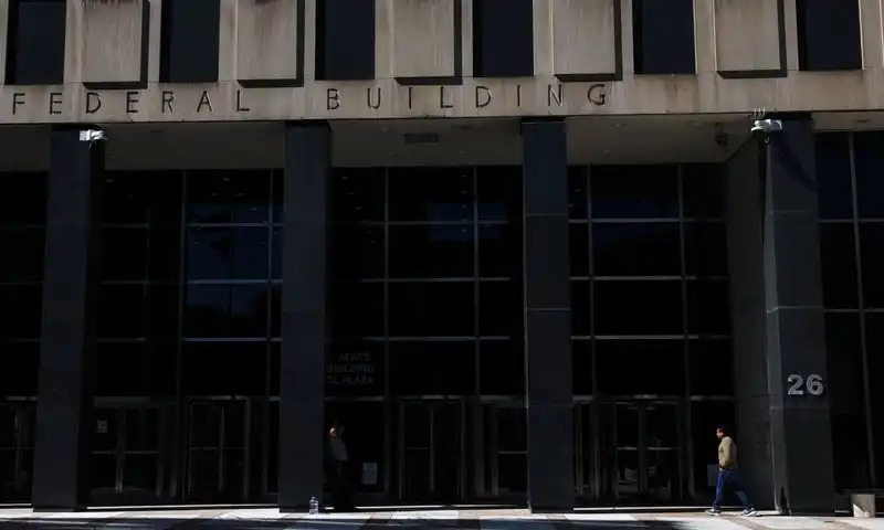 US federal workforce drops to lowest level in at least a decade