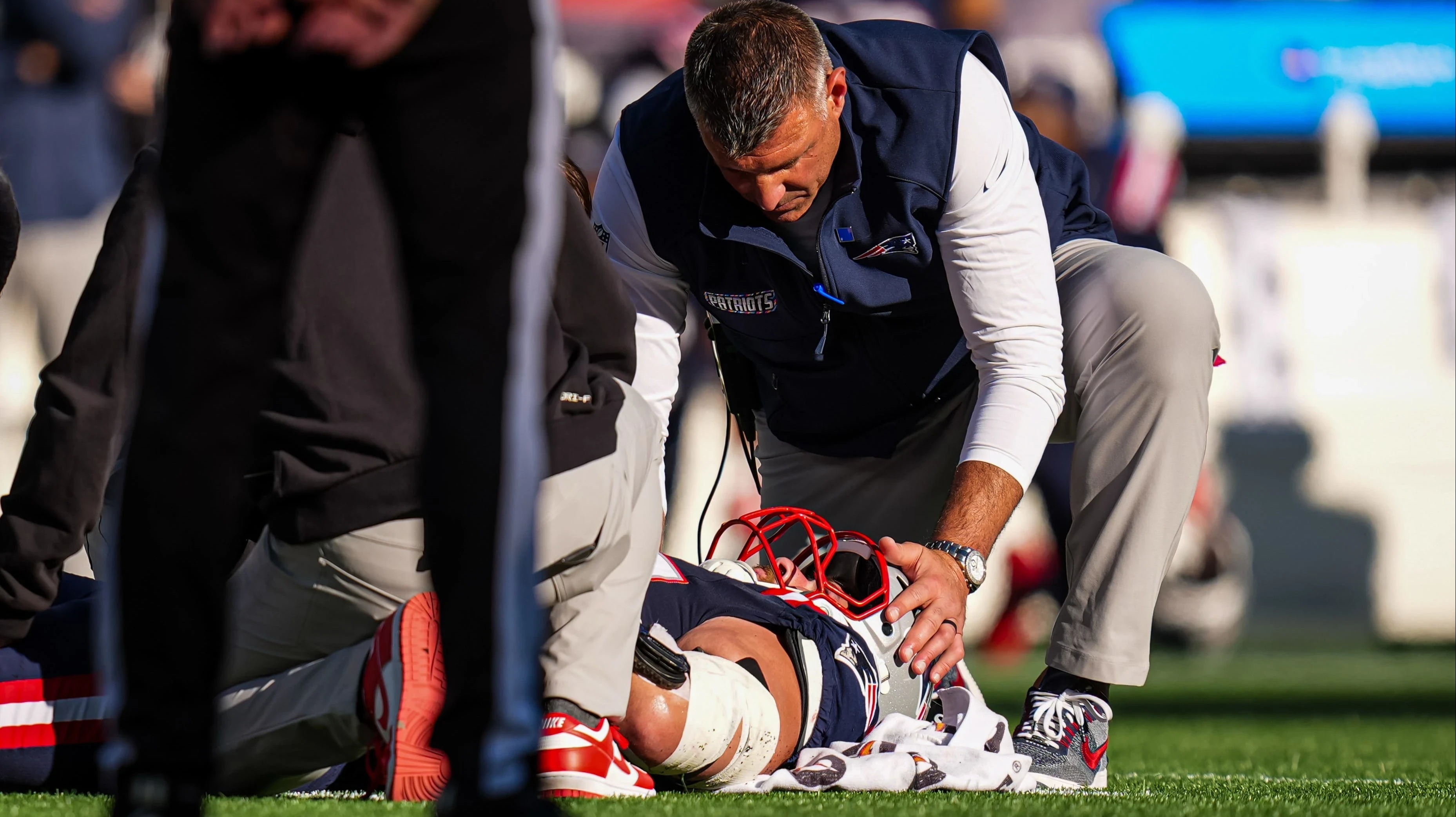 Mike Vrabel makes statement on Patriots' chances of trading for help