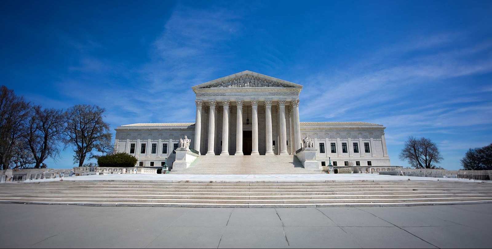 La Corte Suprema de EEUU allana el camino para revocar la condena del excolaborador de Trump Steve Bannon