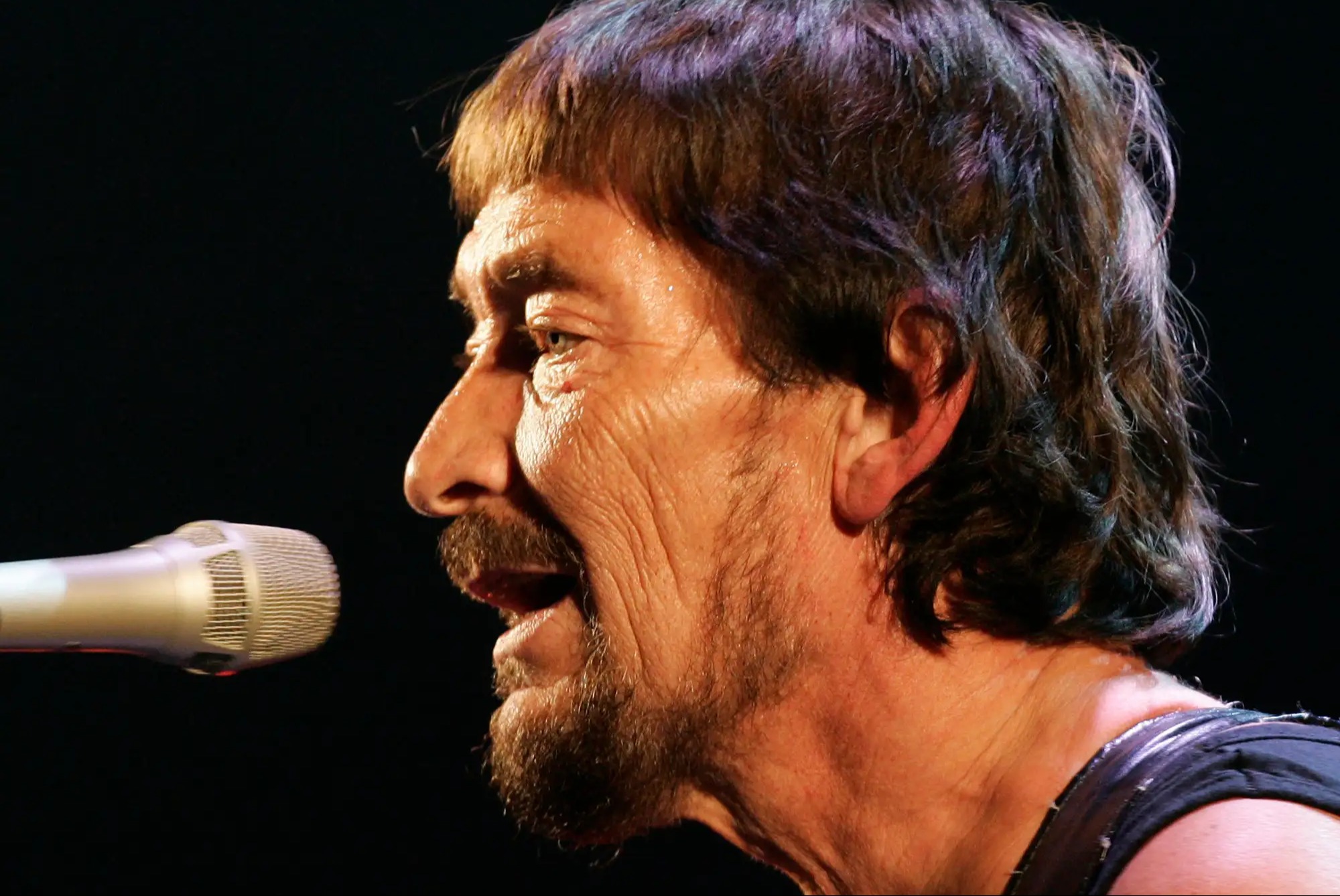 VIDEO | Chris Rea: Driving Home for Christmas singer dies aged 74