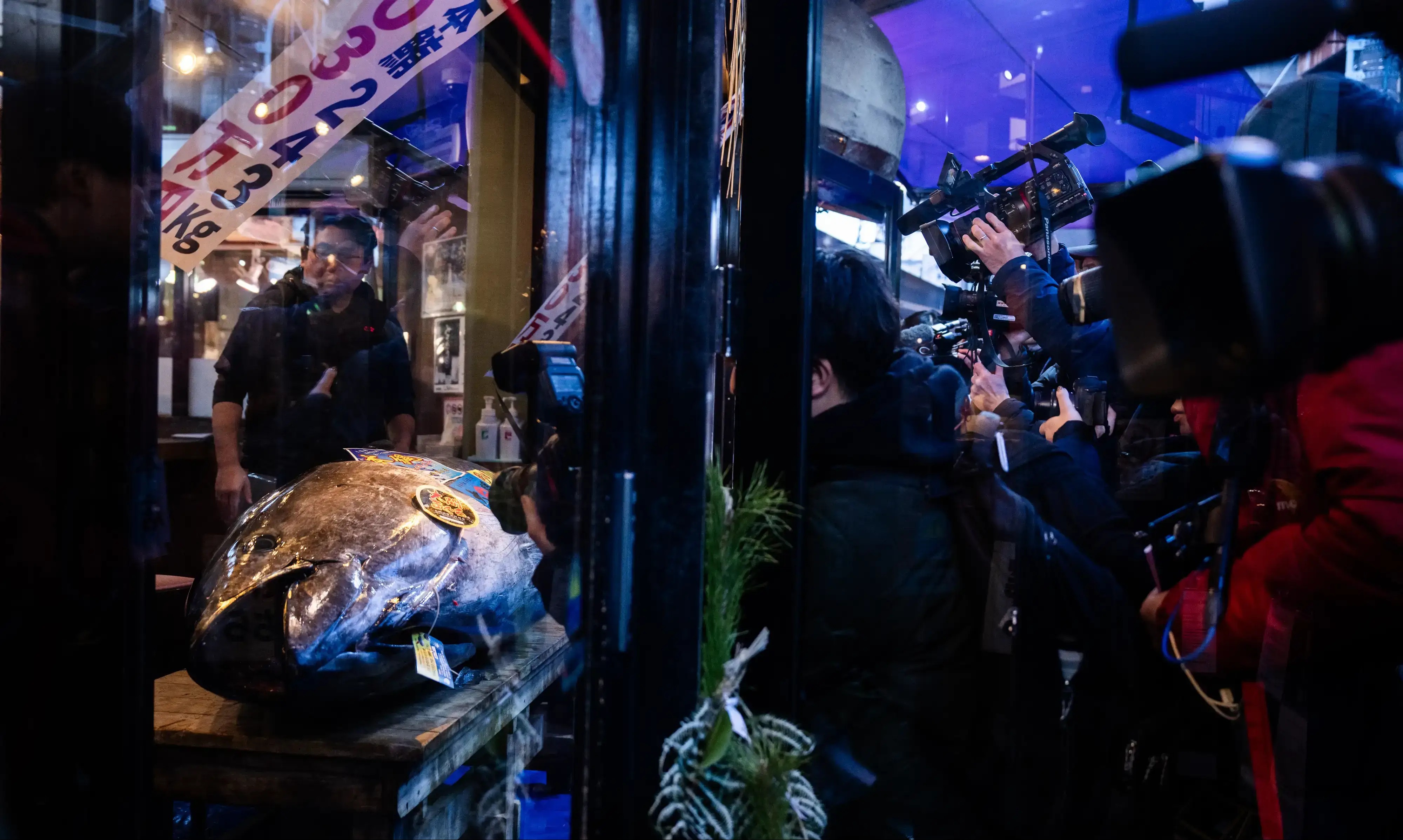 VIDEO | Bluefin tuna gets record $3.2 million at first auction in Tokyo