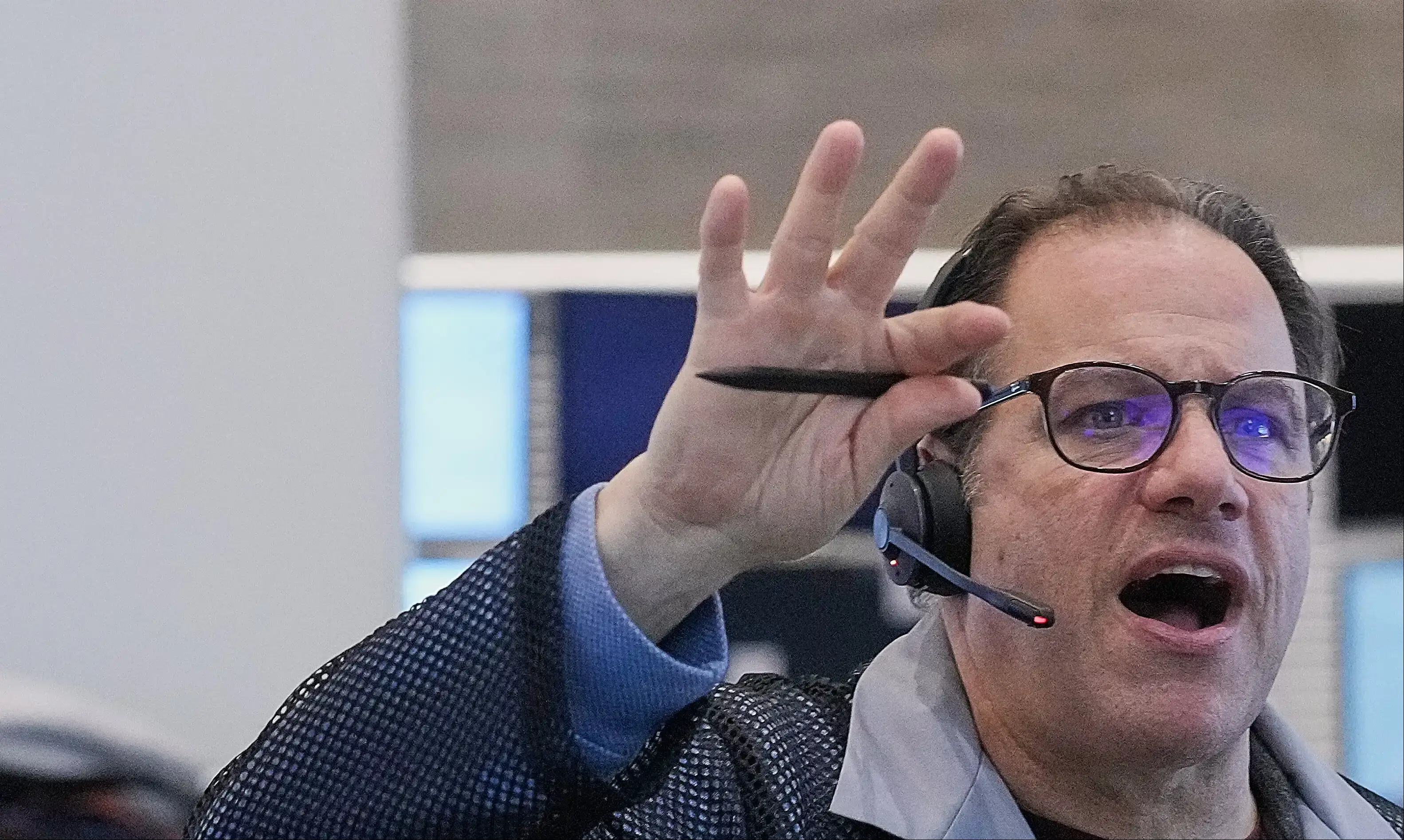 US futures, precious metals fall after Trump says he is nominating Kevin Warsh to be next Fed Chair