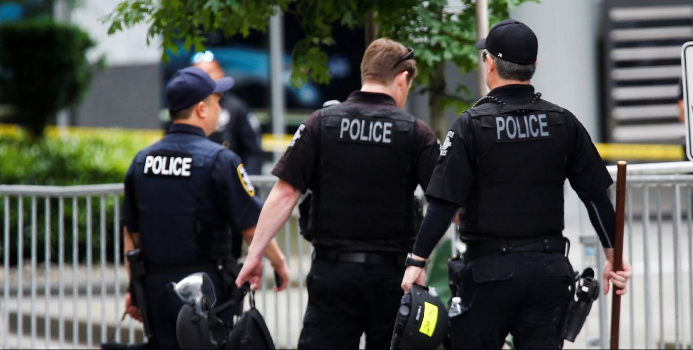 VIDEO | Protest held outside federal building in Minneapolis as Trump threatens to use the Insurrection Act