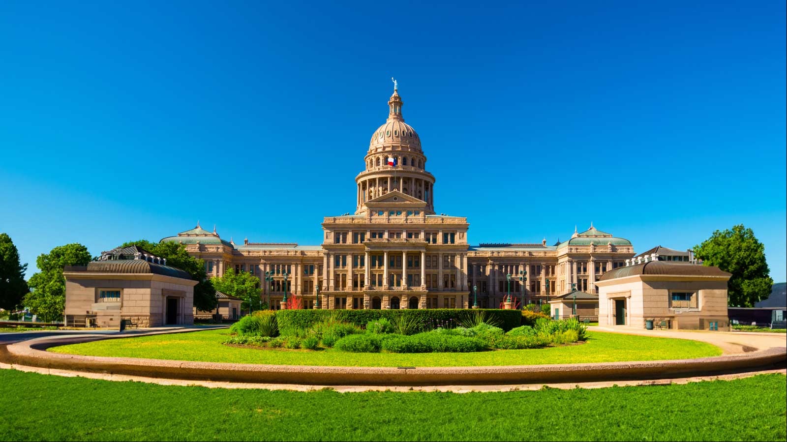 In-Person and Online Registration Deadlines in Texas