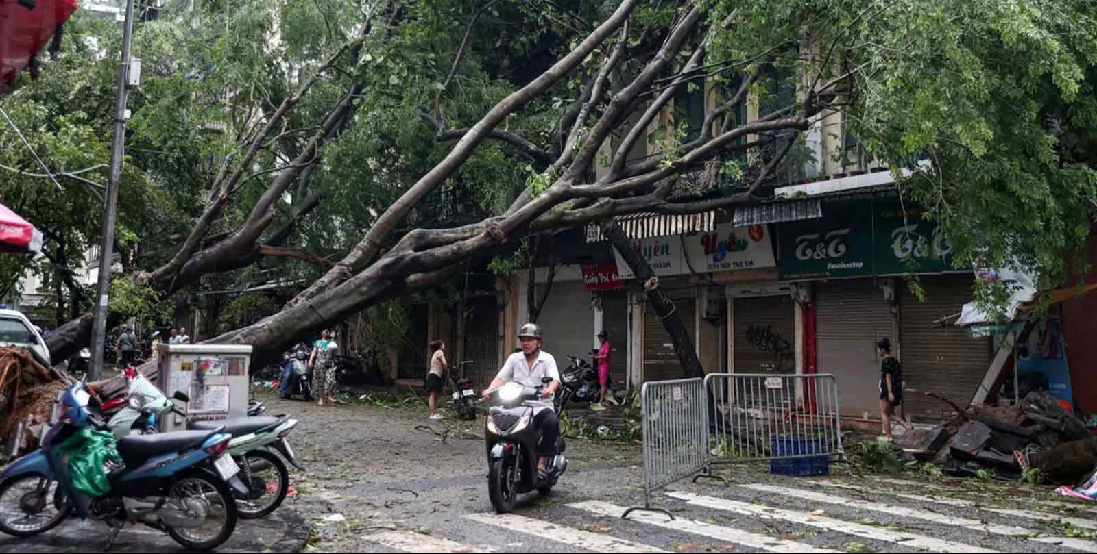 Tens of thousands of people evacuate to safety as typhoon approaches eastern Philippines