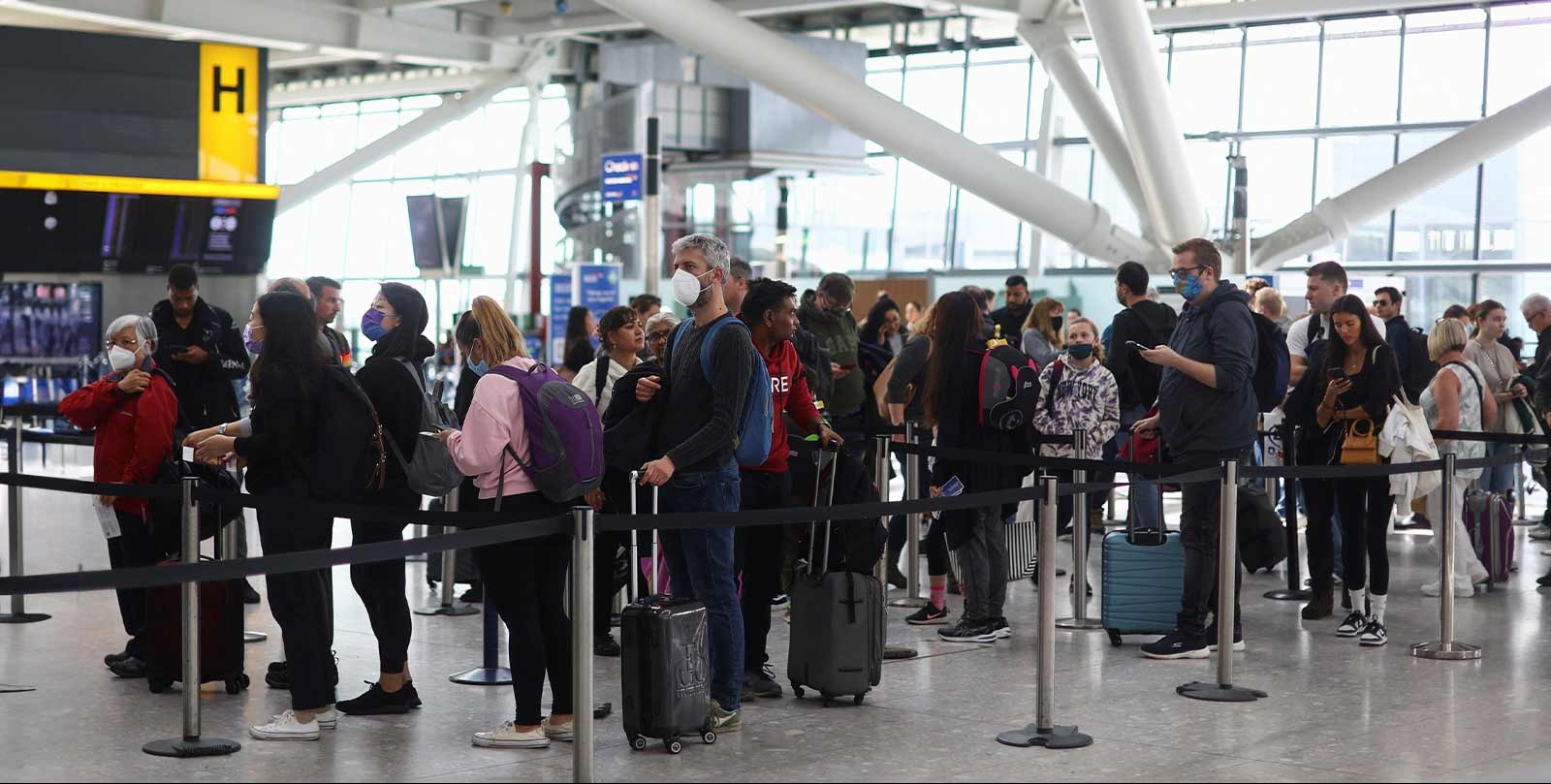 VIDEO | Flight cancellations accelerate at US airports