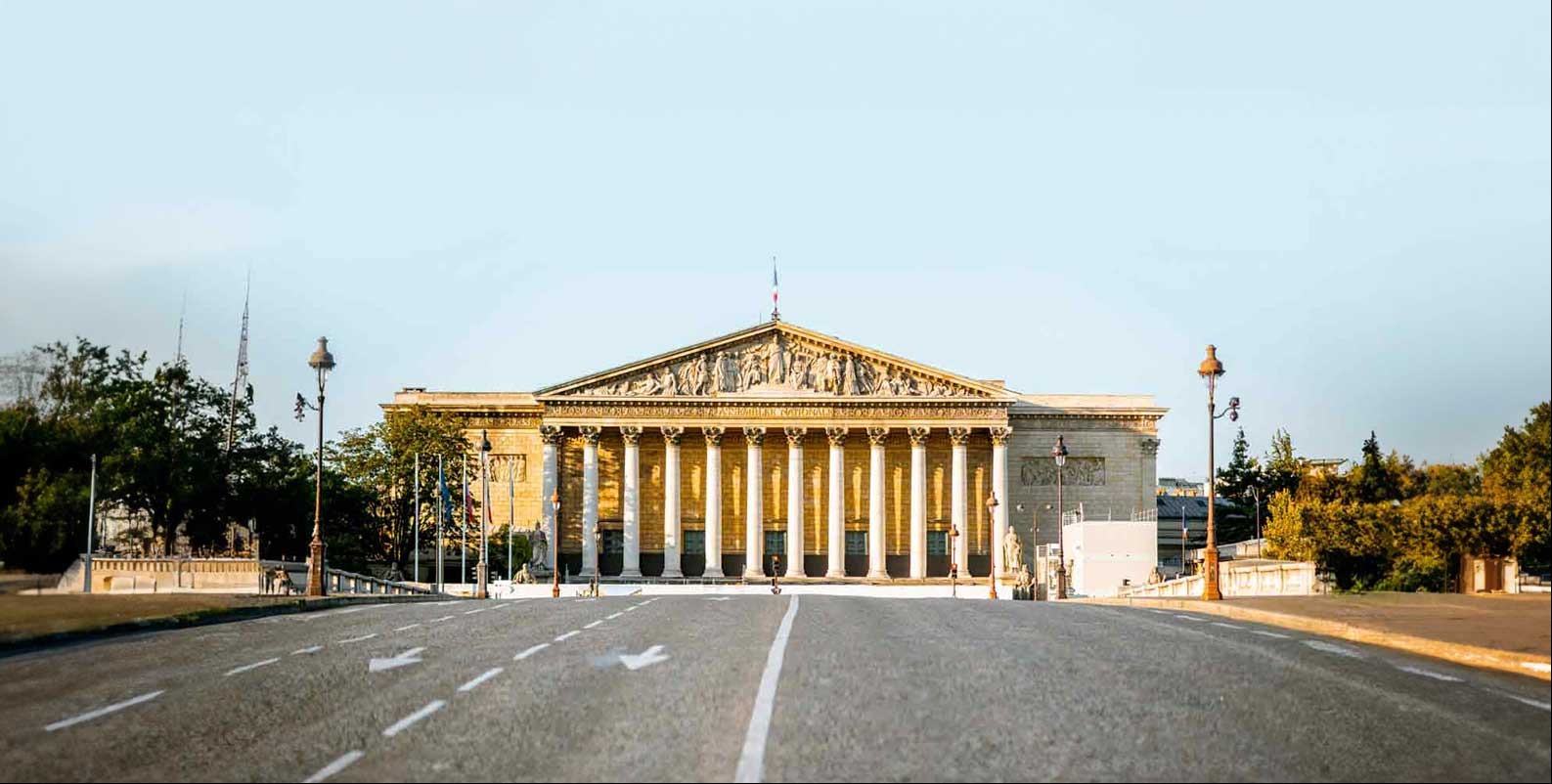 Macron wants to ban under-15s from social media from September 2026, Le Monde reports